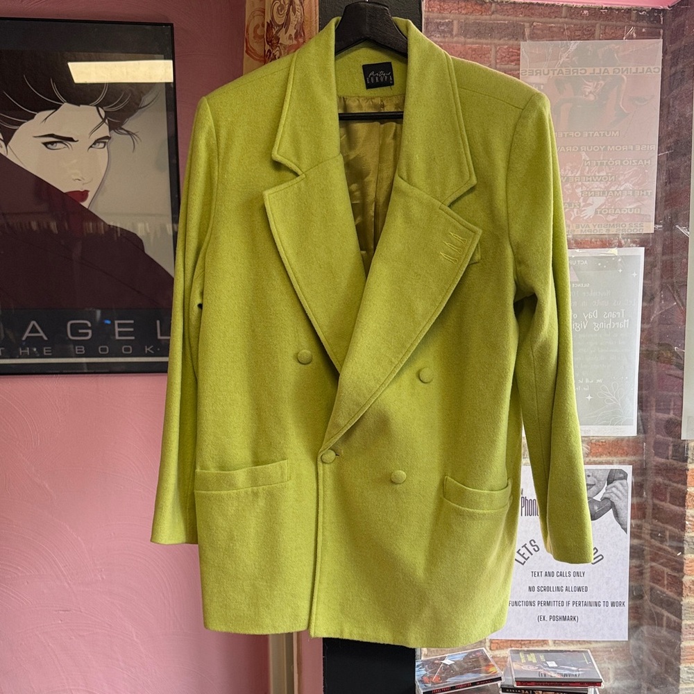 Vintage Boutique Europa Elegant Lime Double-Breasted Blazer
